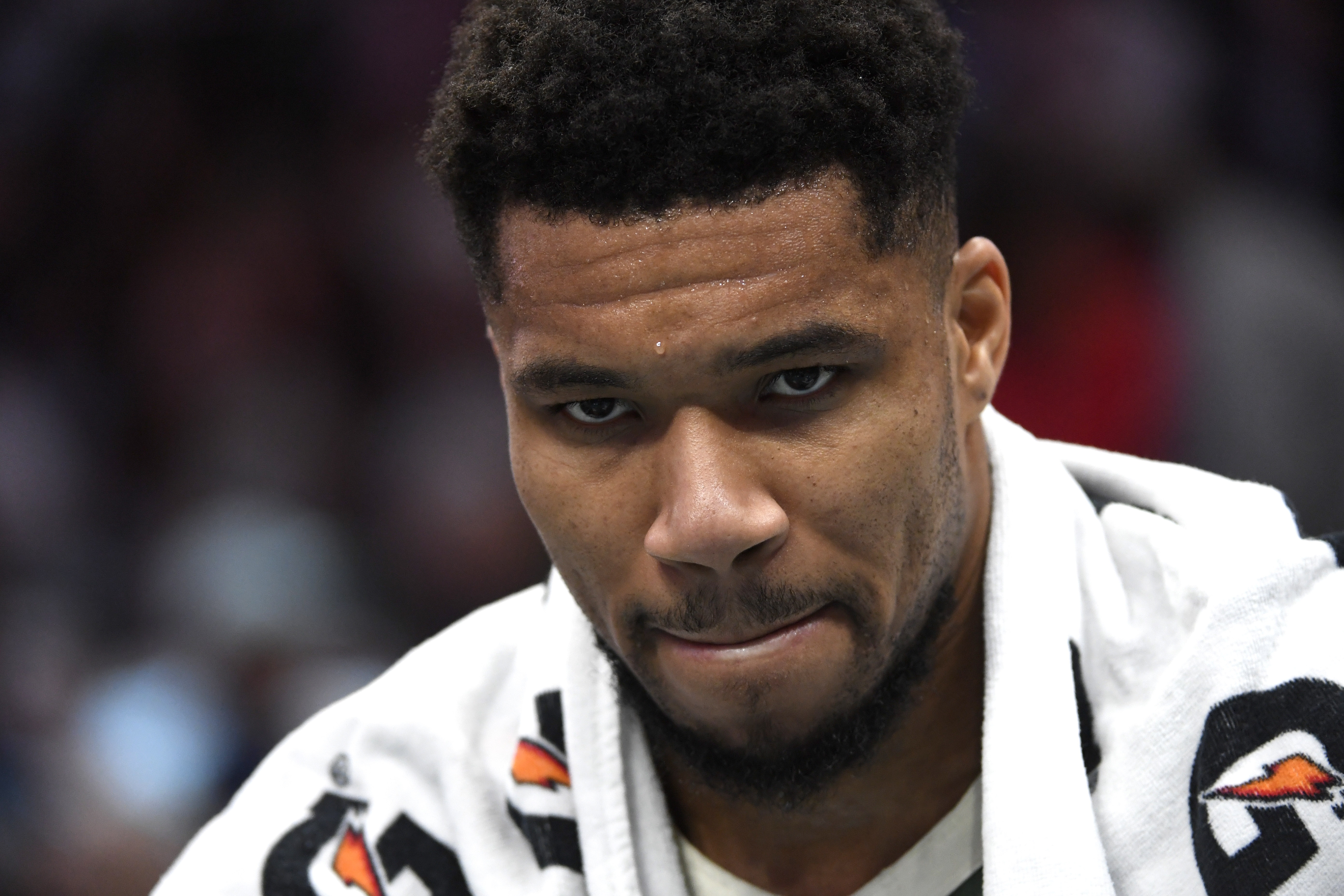 皇冠信用网-又一场无奈的失利！字母哥13中9&amp;罚球14中7空砍25分 有7次失误