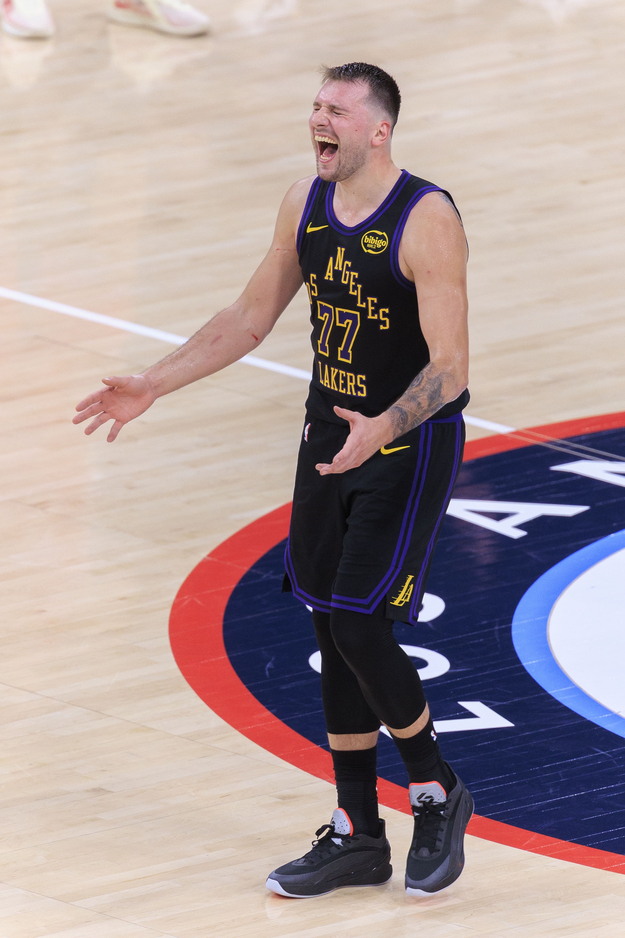 皇冠体育-里程悲！东契奇常规赛生涯助攻数突破4000大关