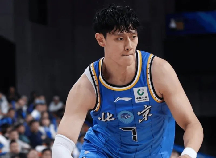 曾凡博醒不了了?无持球+三分罚球效率低下,末节仍在持续犯错!|江苏男篮|许利民|陈盈骏|篮板|比赛_新浪体育_新浪新闻