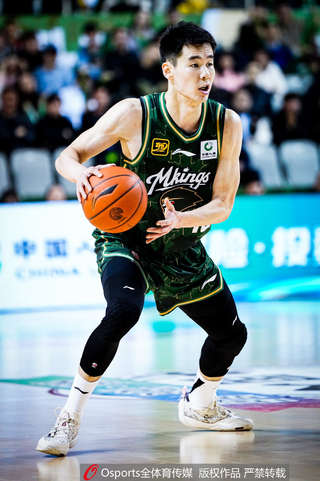 皇冠体育-不让打了吗？开局1分钟郭昊文&amp;赵柏清冲突 双双被换下再未上场